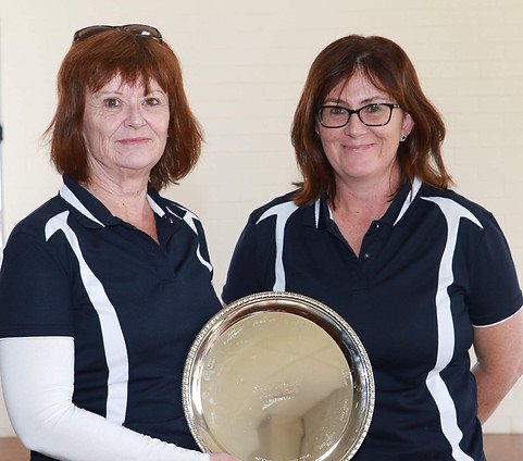 4BBB winners Suzanne Towells & Vicki Ree